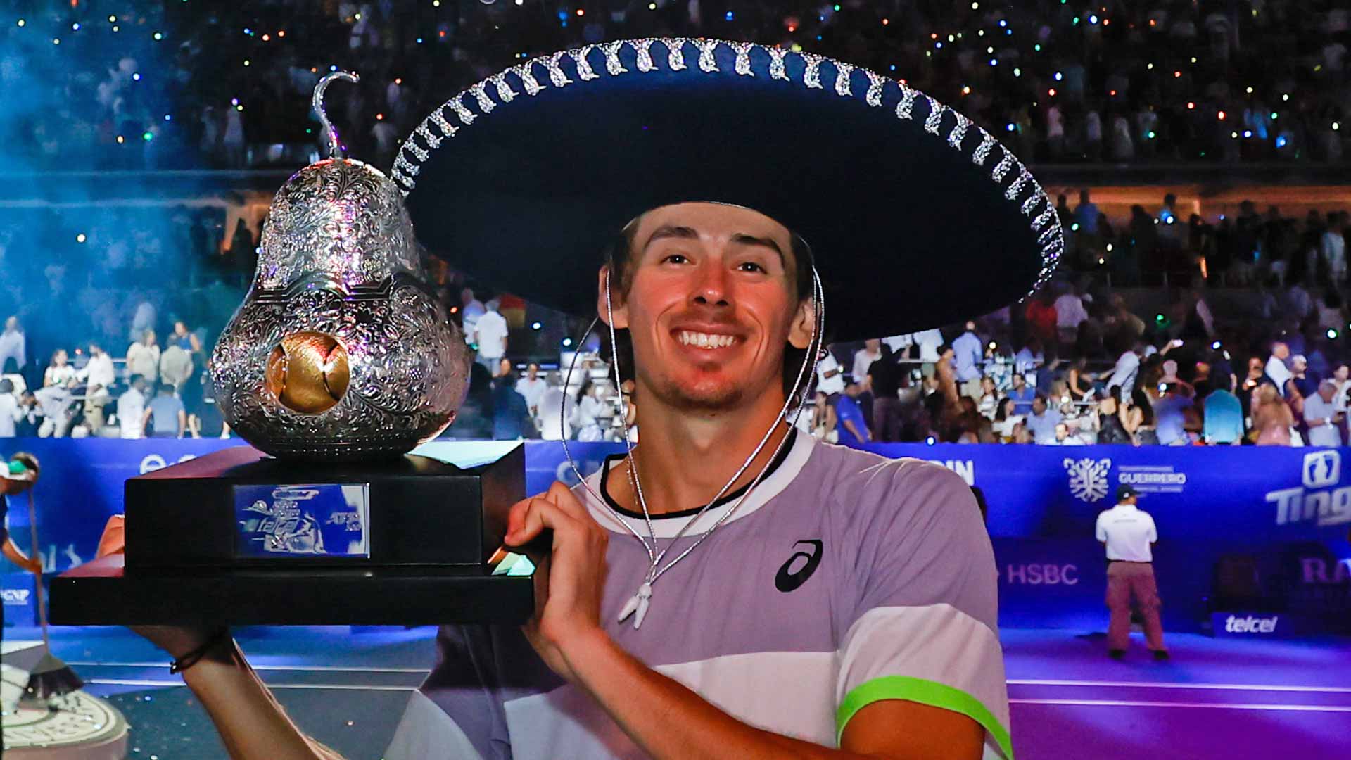 Alex de Minaur escolhe o amor sobre a celebração após triunfo em acapulco