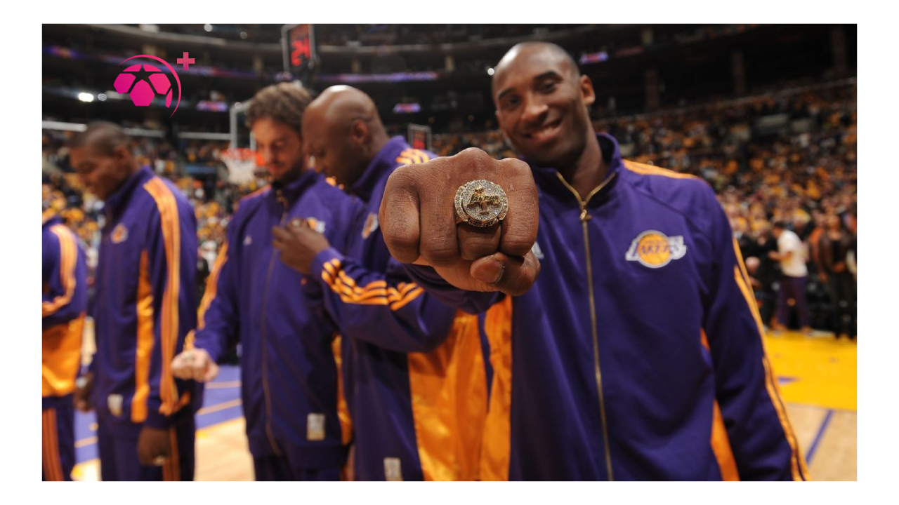 Anel do campeonato da NBA de 2000 que Kobe Bryant deu ao seu pai quebra recorde e é vendido por $927.000